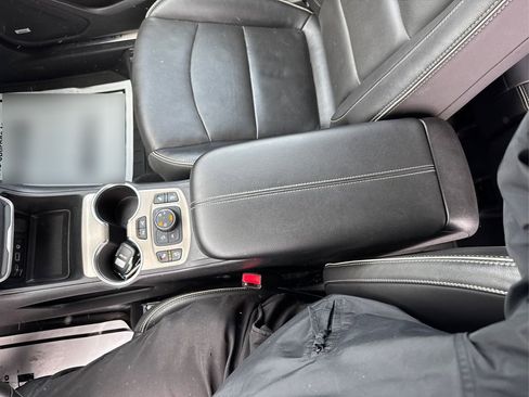 Used 2018 GMC Terrain Denali w/ Advanced Safety Package image 15