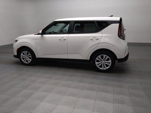 Used 2025 Kia Soul LX image 3