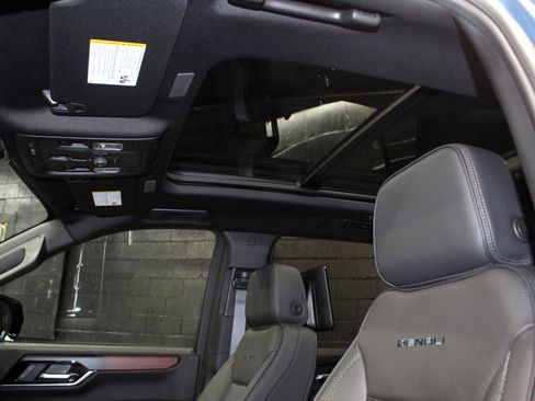 Used 2025 GMC Yukon Denali w/ Denali Reserve Package AWD/4WD image 29