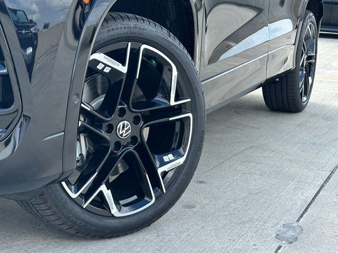 New 2026 Volkswagen Tiguan SEL R-Line AWD/4WD image 2