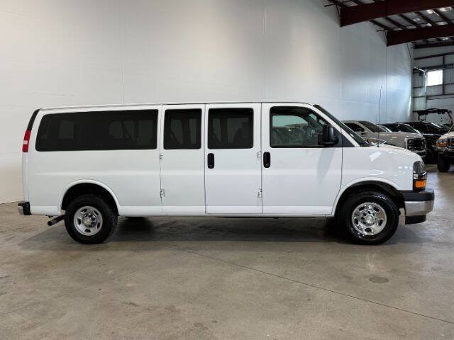 Used 2017 Chevrolet Express 3500 LT w/ LT Preferred Equipment Group RWD image 7