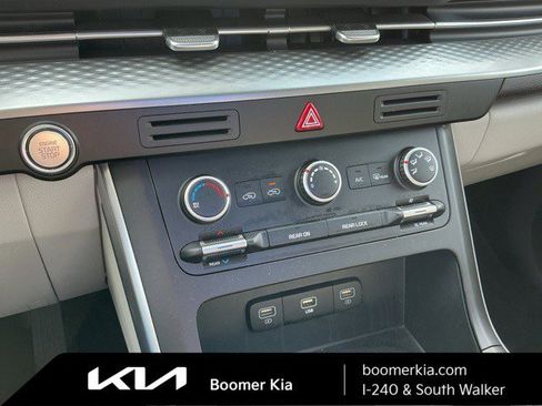 Certified 2024 Kia Carnival LX image 24