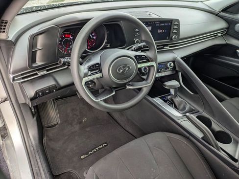 Used 2021 Hyundai Elantra SEL image 11