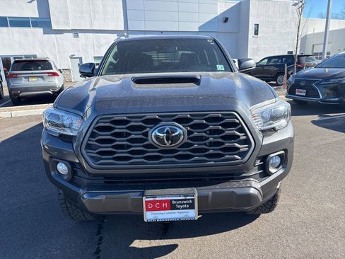 Used 2022 Toyota Tacoma TRD Sport image 2