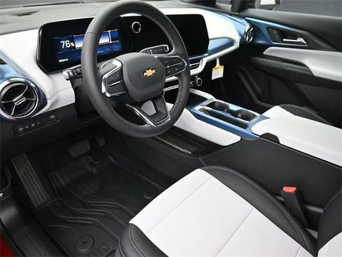 New 2026 Chevrolet Equinox EV LT image 17