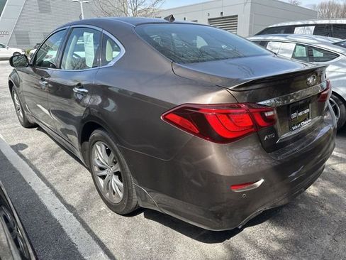 Used 2019 INFINITI Q70 Luxe w/ Proactive Package image 3