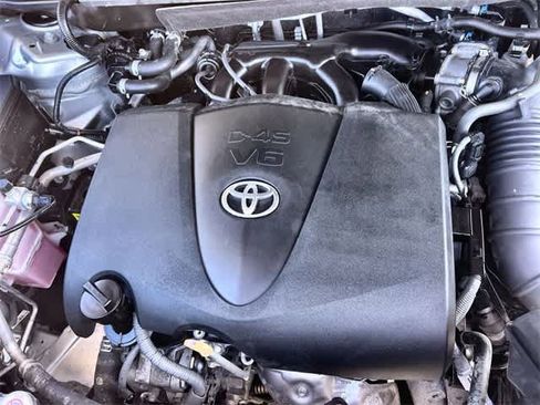 Used 2020 Toyota Highlander XLE image 10