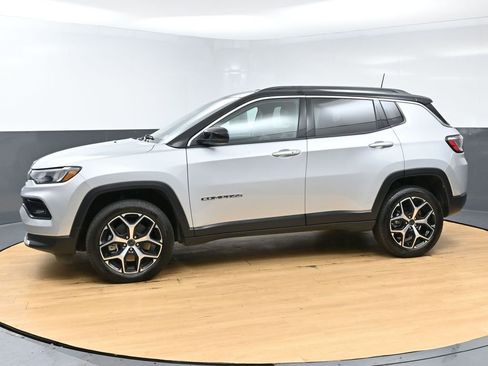 Used 2026 Jeep Compass Limited image 14