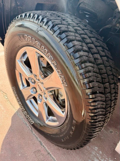 Used 2019 Ford F150 Lariat w/ Equipment Group 502A Luxury AWD/4WD image 18