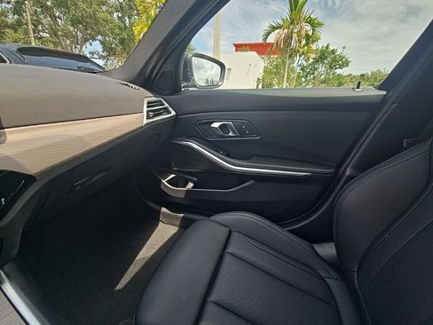 Used 2025 BMW 330i xDrive Sedan AWD/4WD image 32