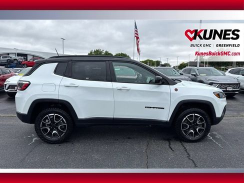 Used 2025 Jeep Compass Trailhawk AWD/4WD image 8