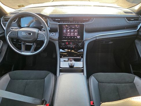 Certified 2025 Jeep Grand Cherokee L Altitude image 2