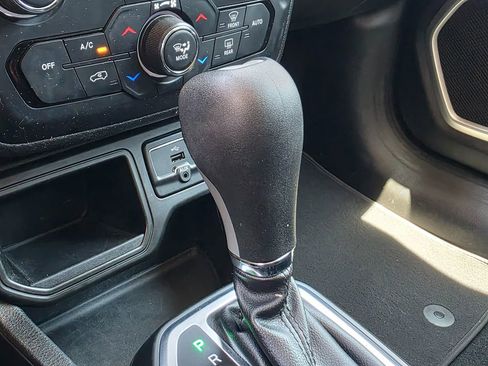 Used 2018 Jeep Renegade Latitude image 38