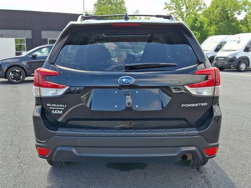 Used 2020 Subaru Forester Premium AWD/4WD image 6