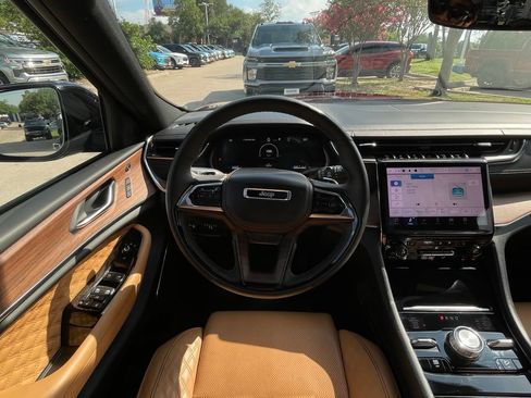 Used 2025 Jeep Grand Cherokee L Summit w/ Obsidian Package AWD/4WD image 12