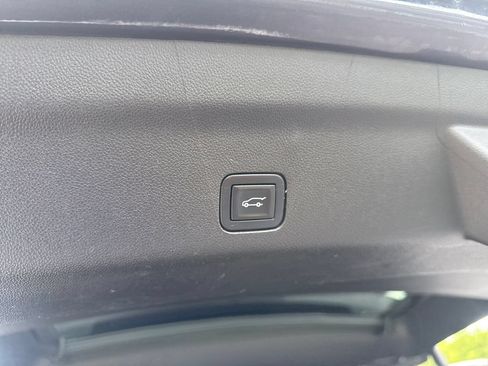 Certified 2022 Chevrolet Suburban LT AWD/4WD image 35