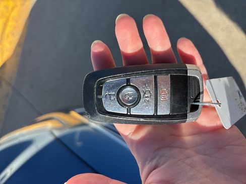 Used 2019 Ford Fusion SE image 30