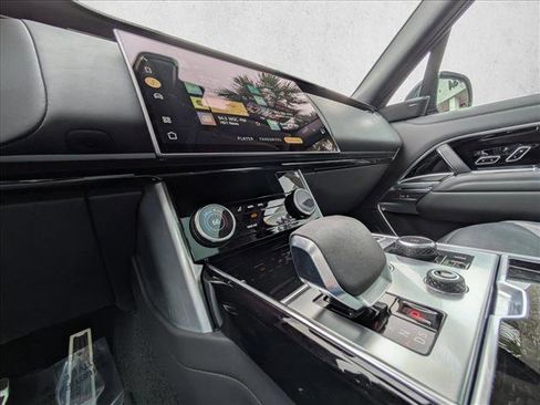 Certified 2023 Land Rover Range Rover SE image 16