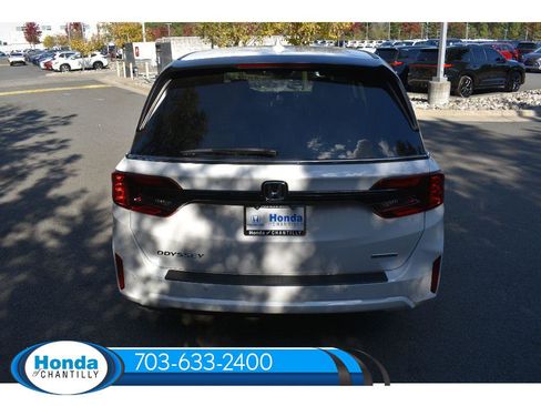 New 2026 Honda Odyssey Touring image 9