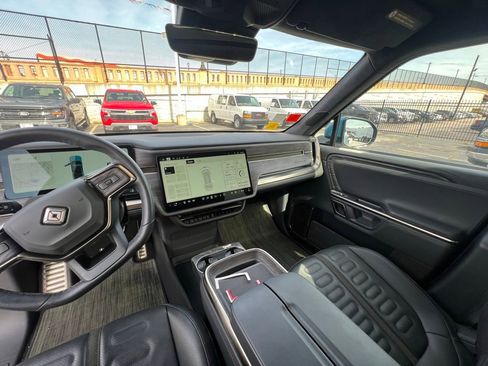 Used 2022 Rivian R1T Adventure AWD/4WD image 9