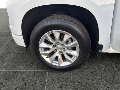 Used 2025 Chevrolet Silverado 1500 Custom image 14
