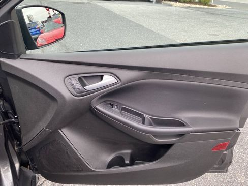 Used 2015 Ford Focus SE w/ Reverse Sensing Package FWD image 16