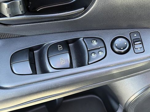 Used 2023 Nissan Kicks S image 17