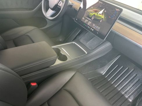 Used 2023 Tesla Model Y Long Range AWD/4WD image 16
