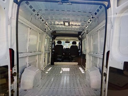 Used 2025 RAM ProMaster 2500 w/ Convenience Group FWD image 7