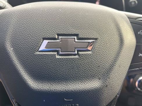 Used 2024 Chevrolet Trax RS w/ Sunroof Package FWD image 32