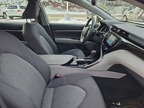 Used 2020 Toyota Camry LE image 17