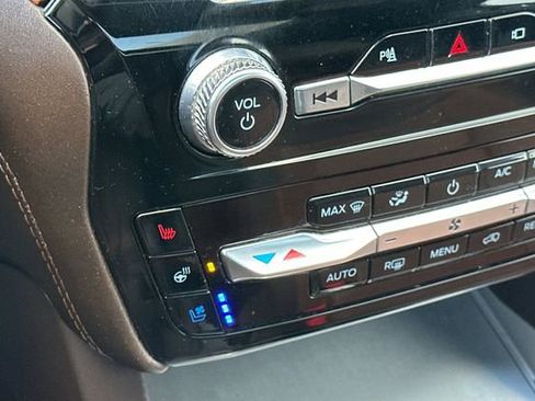 Used 2021 Ford Explorer King Ranch w/ Premium Technology Package image 30