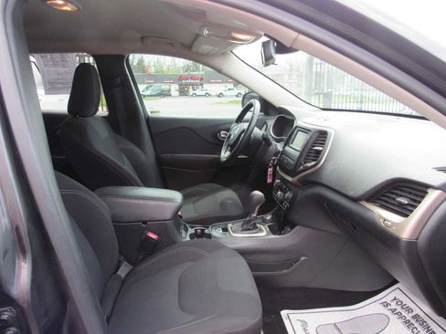 Used 2016 Jeep Cherokee Latitude image 24
