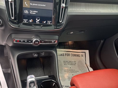 Used 2021 Volvo XC40 T5 Inscription w/ Advanced Package image 13