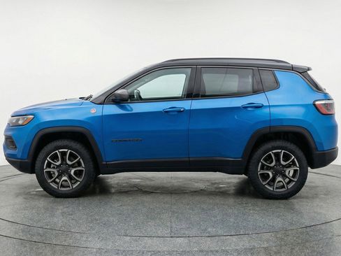 Used 2025 Jeep Compass Trailhawk AWD/4WD image 5