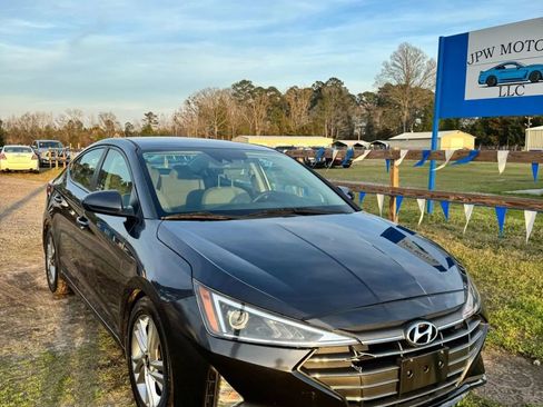 Used 2020 Hyundai Elantra SEL image 2