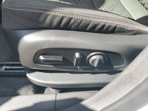 Used 2020 Chevrolet Equinox LT image 25