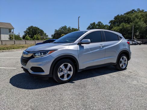 Used 2022 Honda HR-V LX image 1