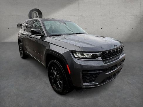 New 2026 Jeep Grand Cherokee Altitude image 3