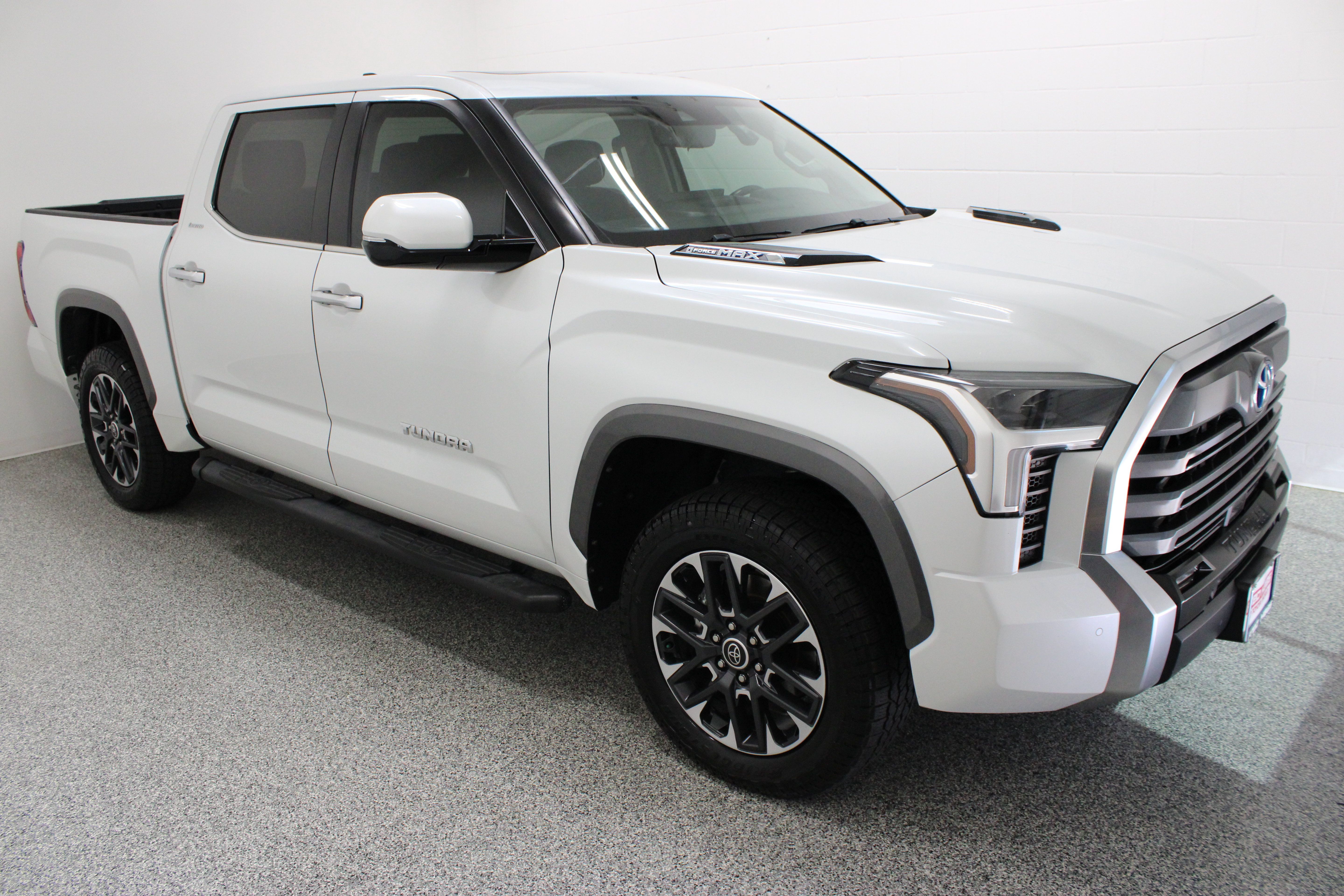 Used 2024 Toyota Tundra Limited w/ Power Package AWD/4WD image 4