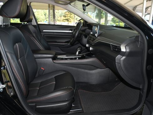 Used 2024 Nissan Altima 2.5 SR image 19