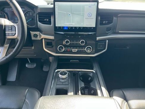 Used 2024 Ford Expedition XLT image 9