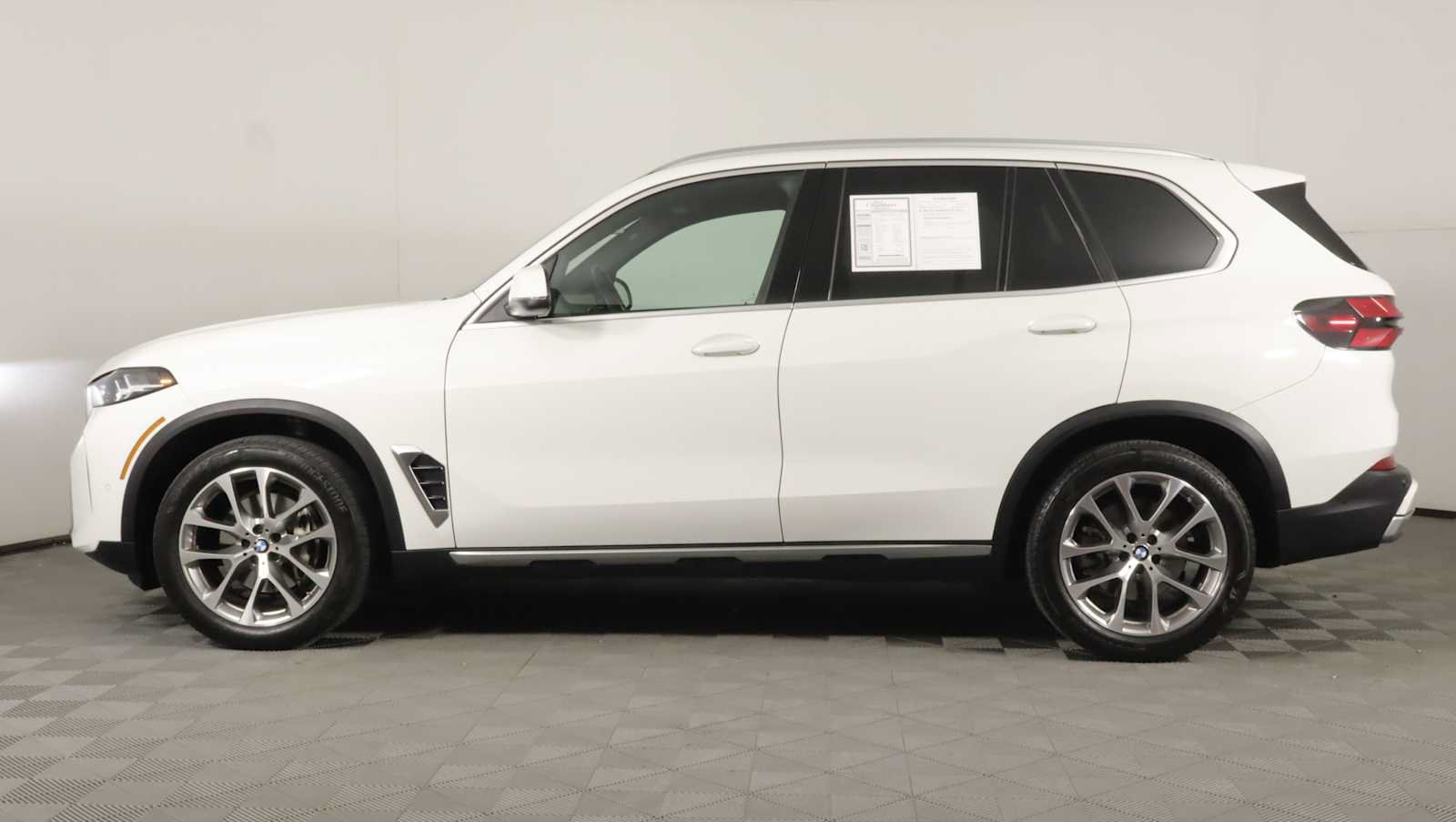 Used 2024 BMW X5 xDrive40i AWD/4WD image 8
