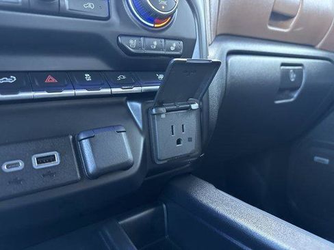 Used 2019 Chevrolet Silverado 1500 High Country w/ Technology Package image 28