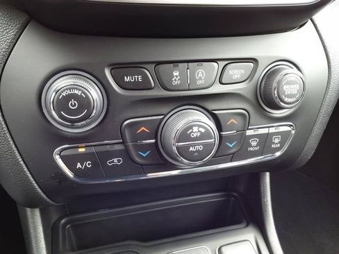 Used 2020 Jeep Cherokee Limited AWD/4WD image 19