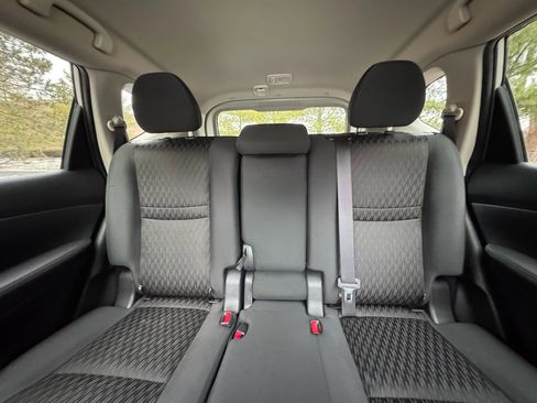 Used 2019 Nissan Rogue SV image 14