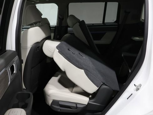 Used 2024 Hyundai Santa Fe Limited image 16