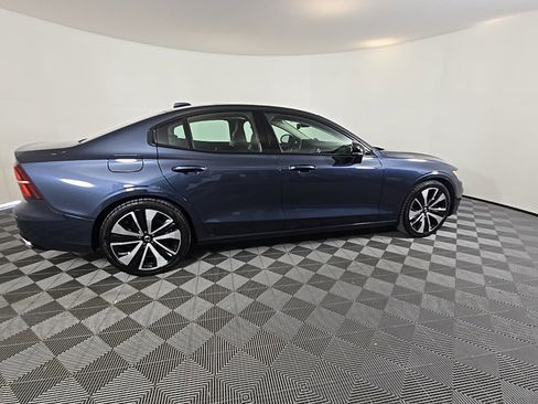 Certified 2022 Volvo S60 B5 Momentum w/ Premium Package image 6