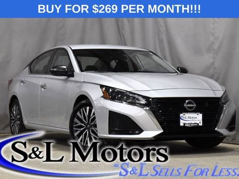 Used 2024 Nissan Altima 2.5 SV image 1