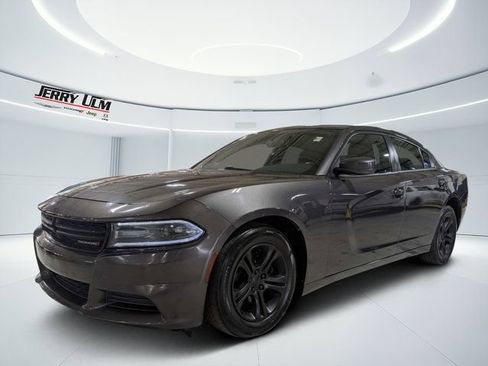 Used 2019 Dodge Charger SXT RWD image 1